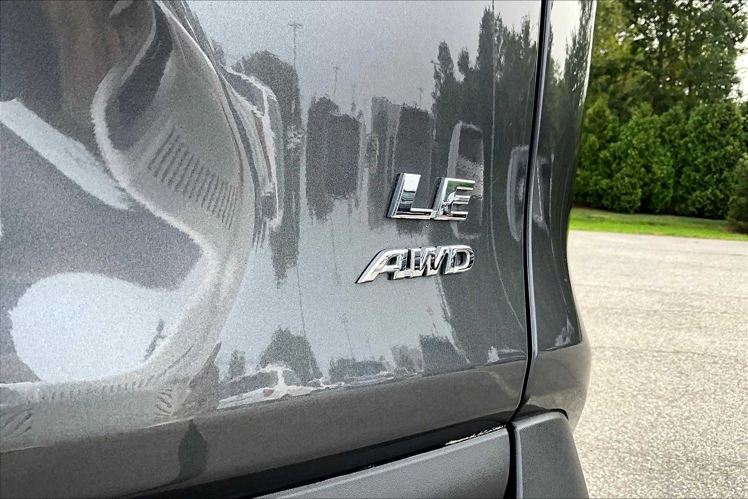 2022 Toyota RAV4 LE - Photo 29