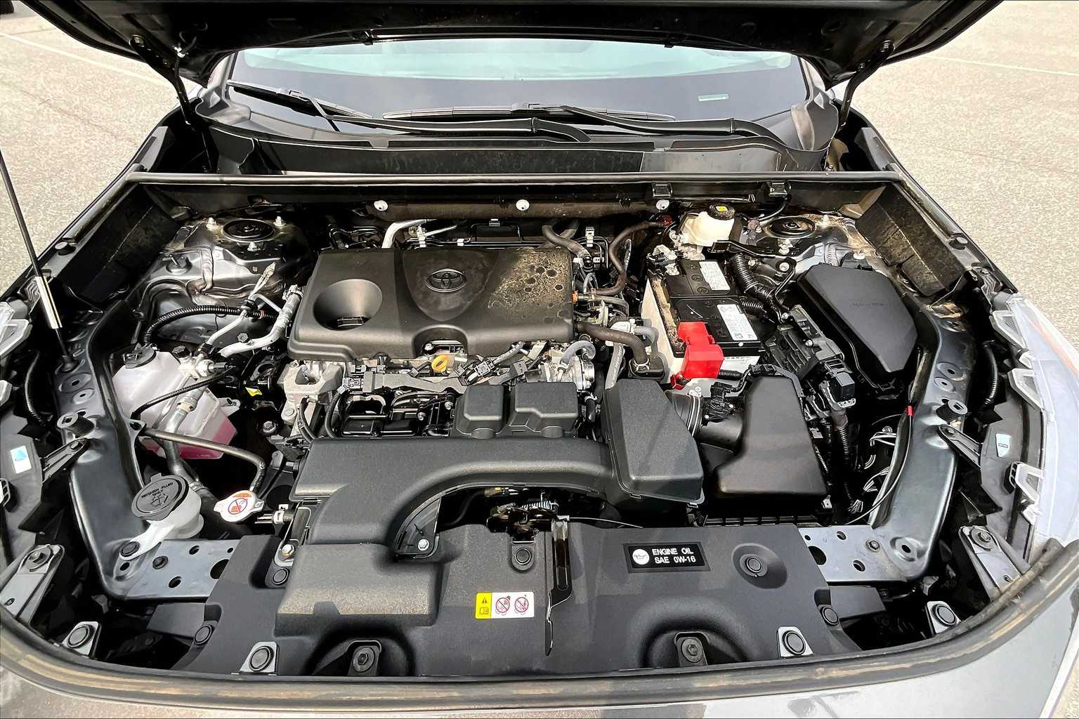 2022 Toyota RAV4 LE - Photo 30