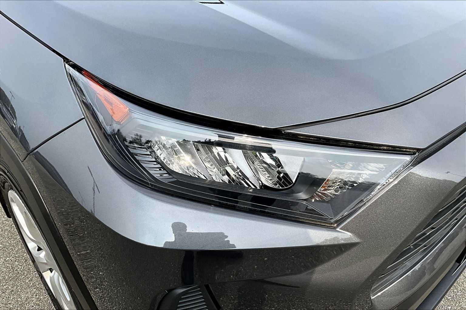 2022 Toyota RAV4 LE - Photo 33