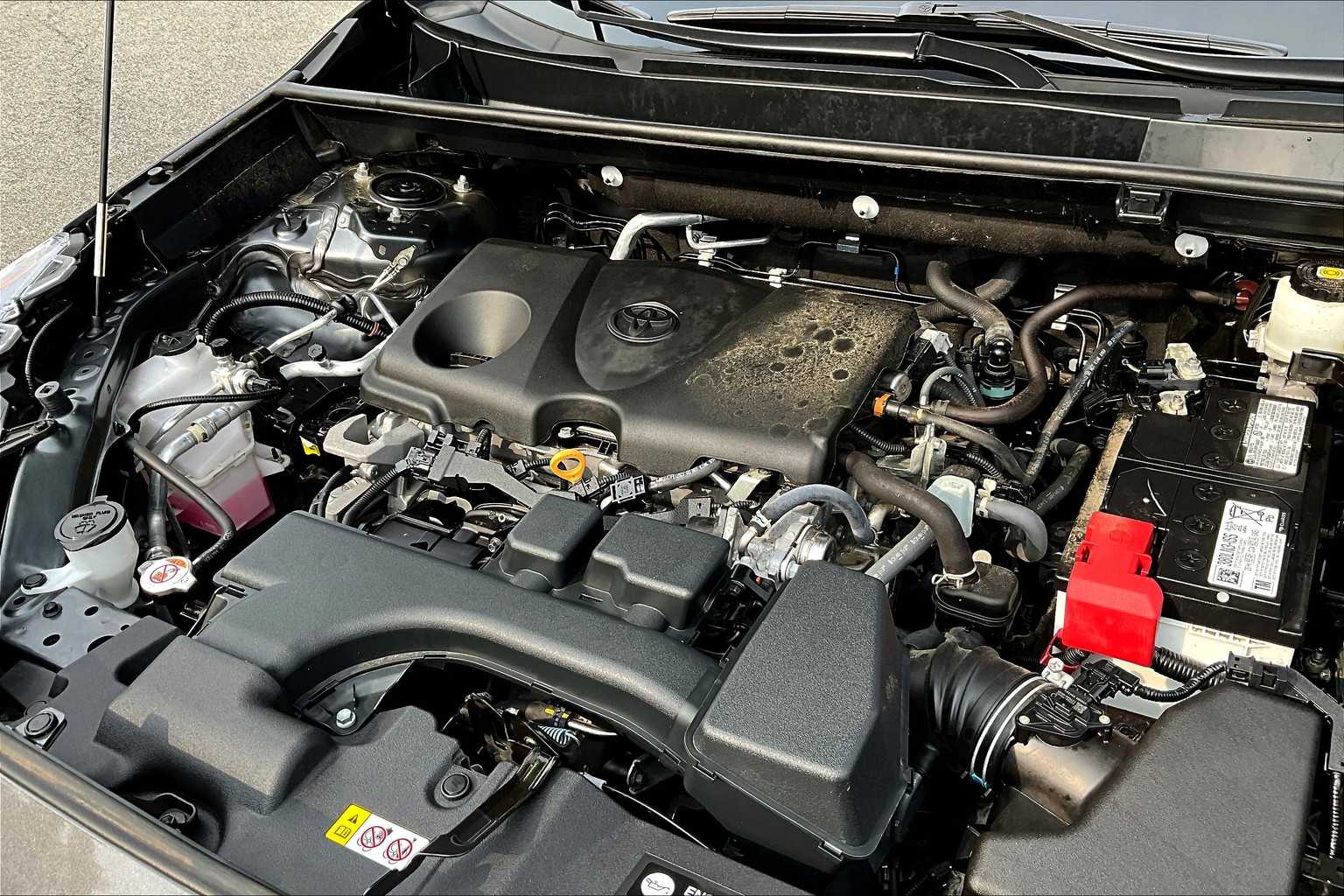 2022 Toyota RAV4 LE - Photo 35