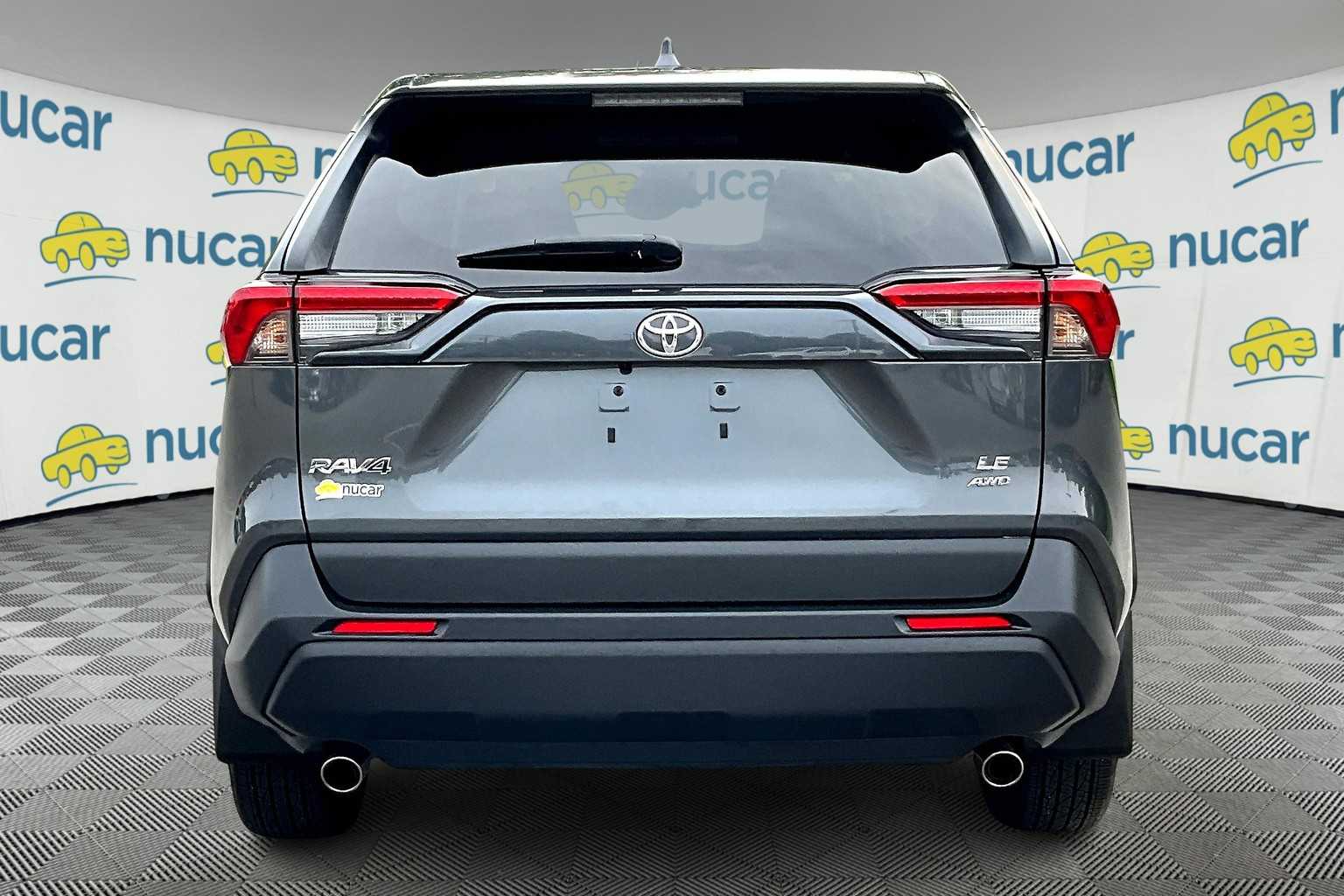 2022 Toyota RAV4 LE - Photo 5