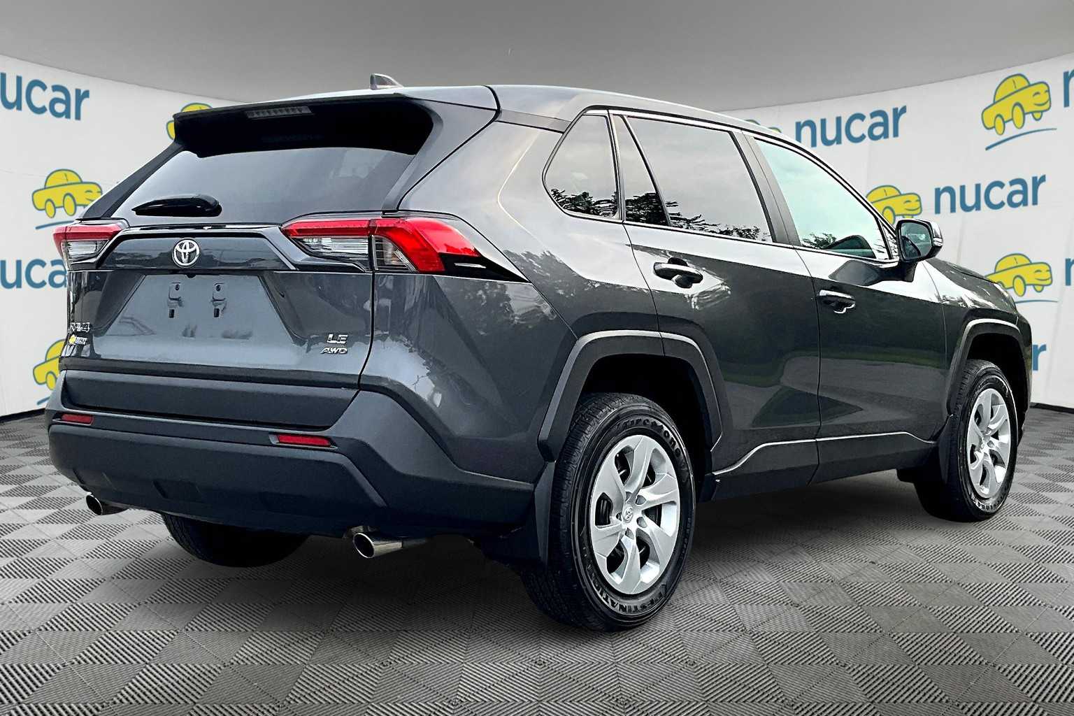 2022 Toyota RAV4 LE - Photo 6