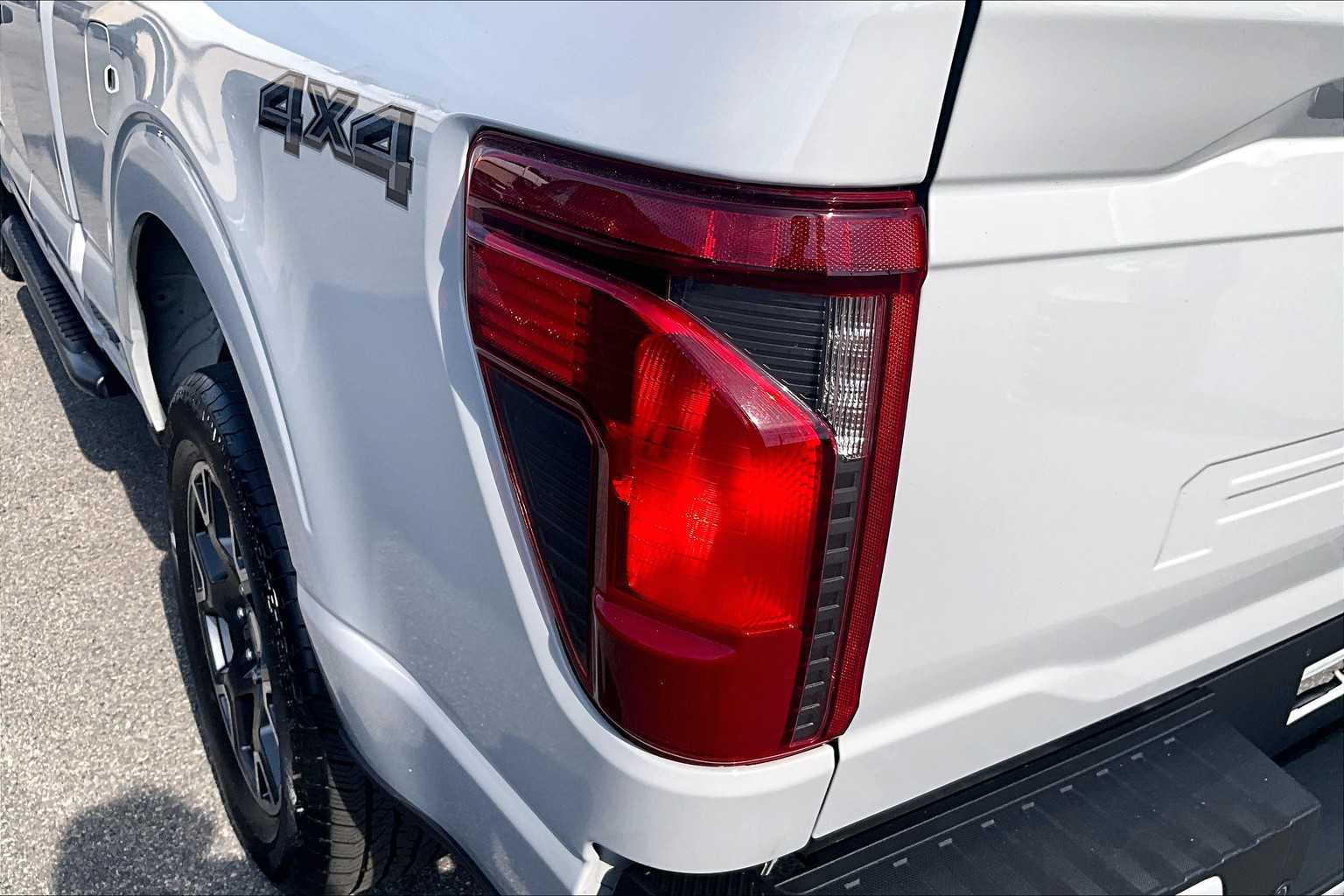2024 Ford F-150 STX - Photo 32