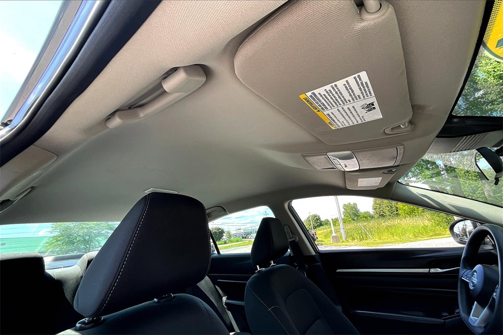 2021 Nissan Altima 2.5 SV - Photo 22