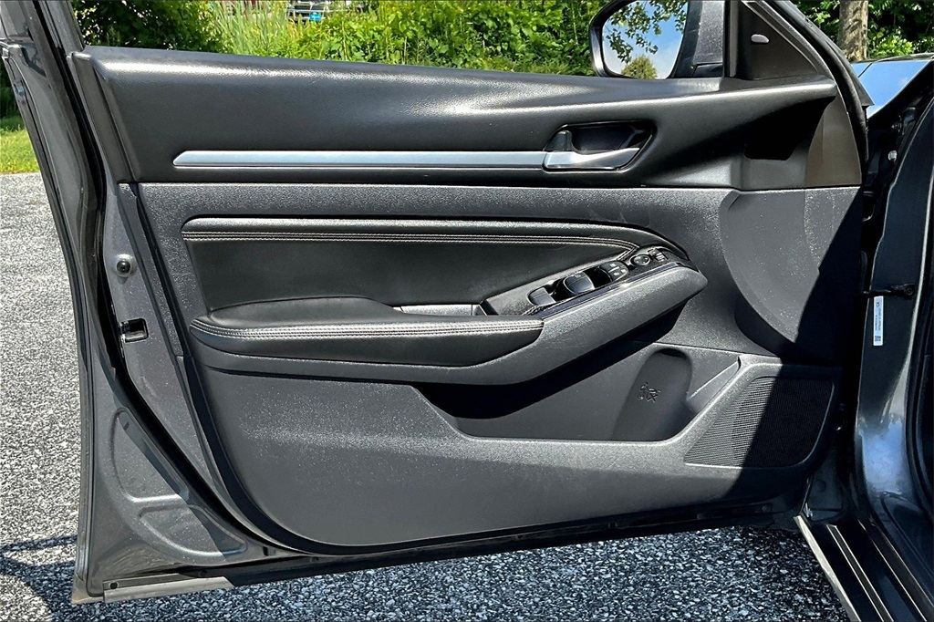 2021 Nissan Altima 2.5 SV - Photo 9