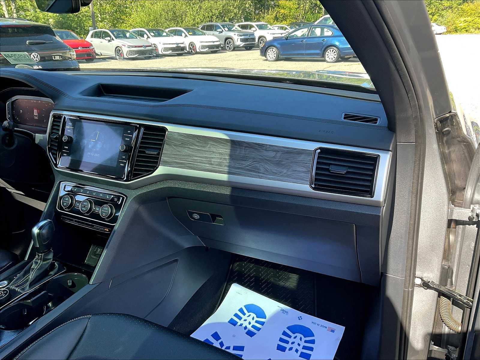 2022 Volkswagen Atlas Cross Sport 2.0T SE w/Technology - Photo 13
