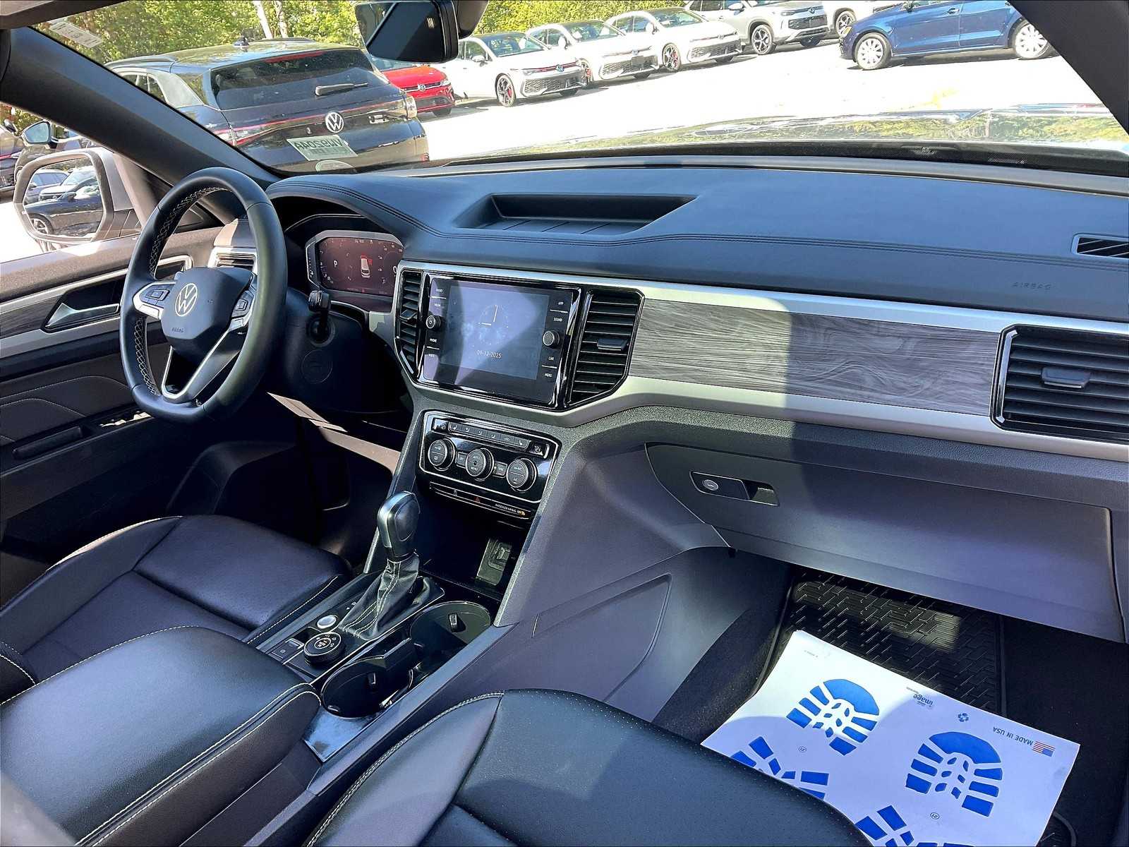 2022 Volkswagen Atlas Cross Sport 2.0T SE w/Technology - Photo 14