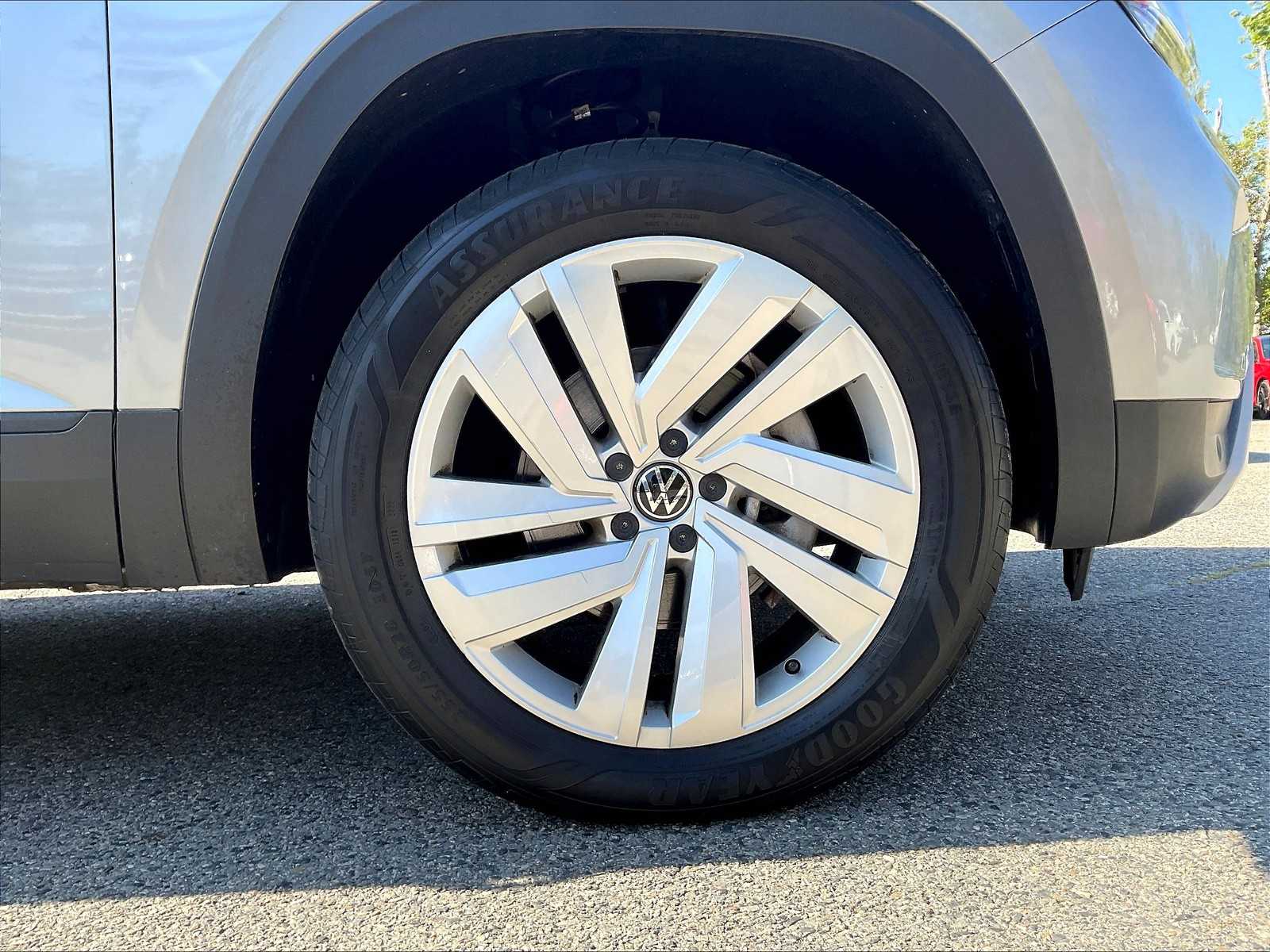 2022 Volkswagen Atlas Cross Sport 2.0T SE w/Technology - Photo 7