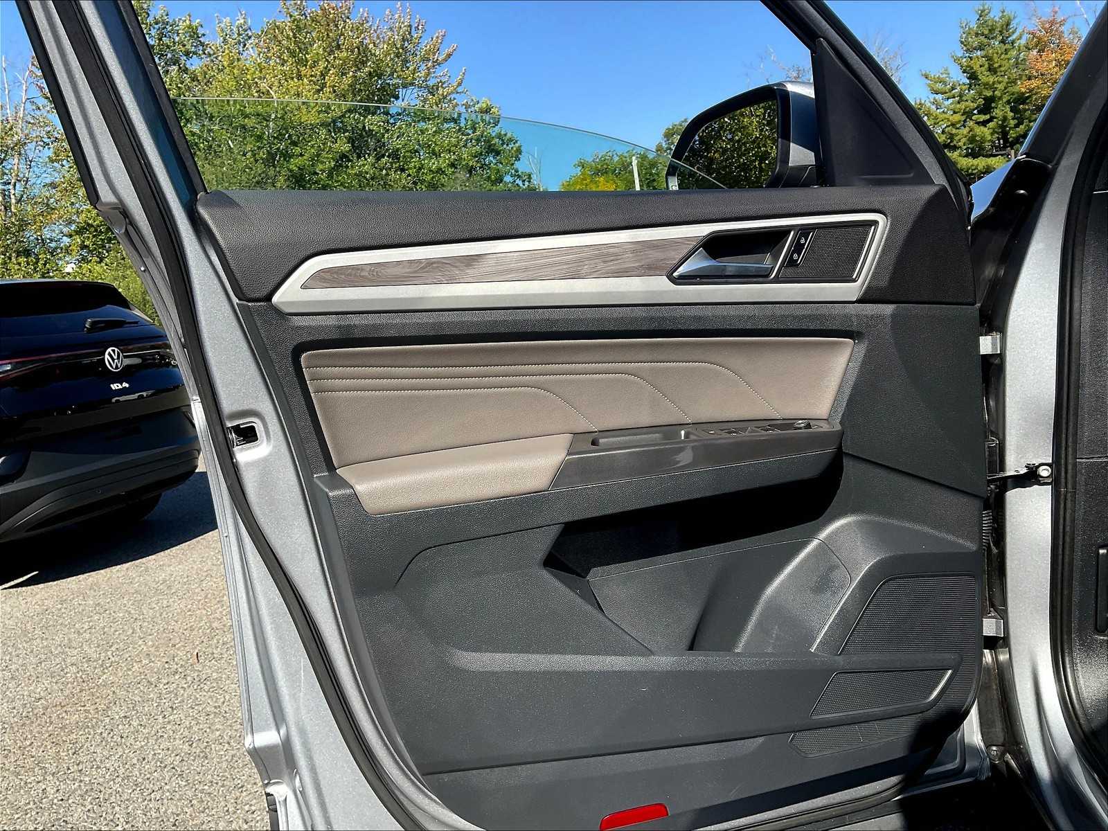 2022 Volkswagen Atlas Cross Sport 2.0T SE w/Technology - Photo 9