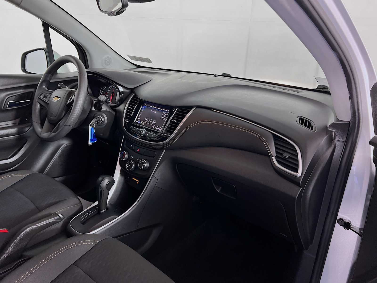 2022 Chevrolet Trax LS - Photo 27
