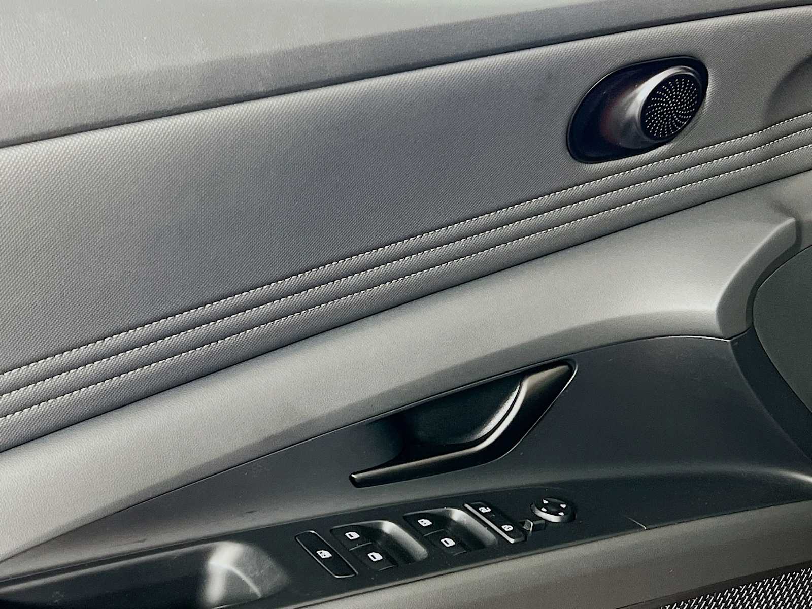 2025 Hyundai Elantra Hybrid SEL Sport - Photo 16