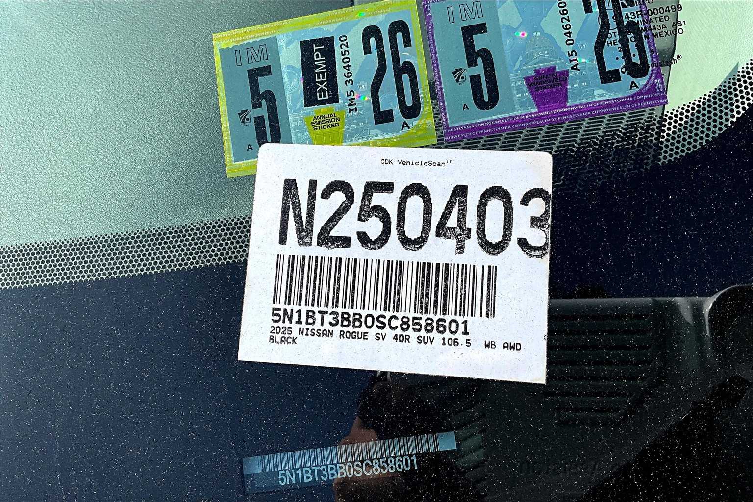 2025 Nissan Rogue SV - Photo 17