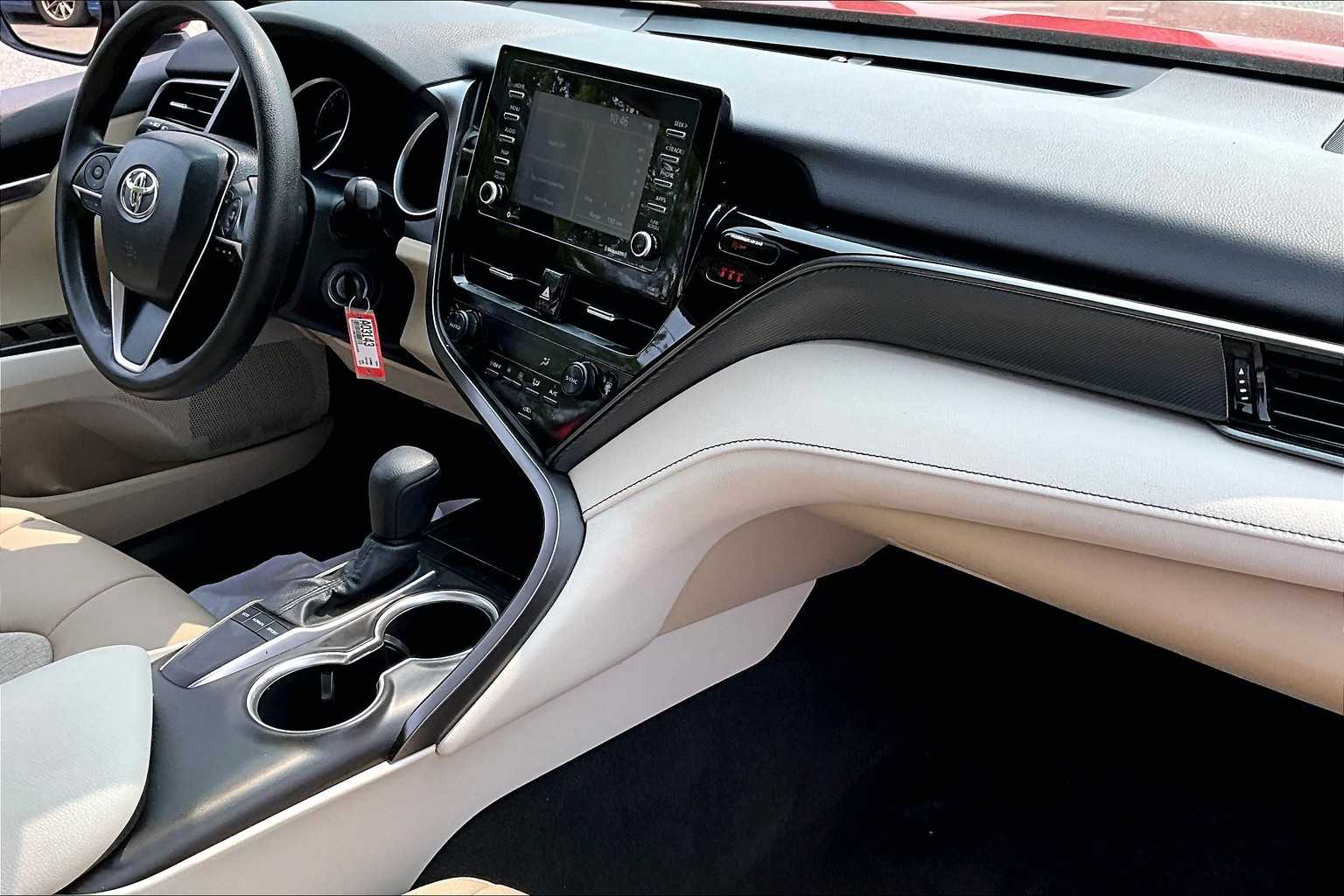 2024 Toyota Camry LE - Photo 13