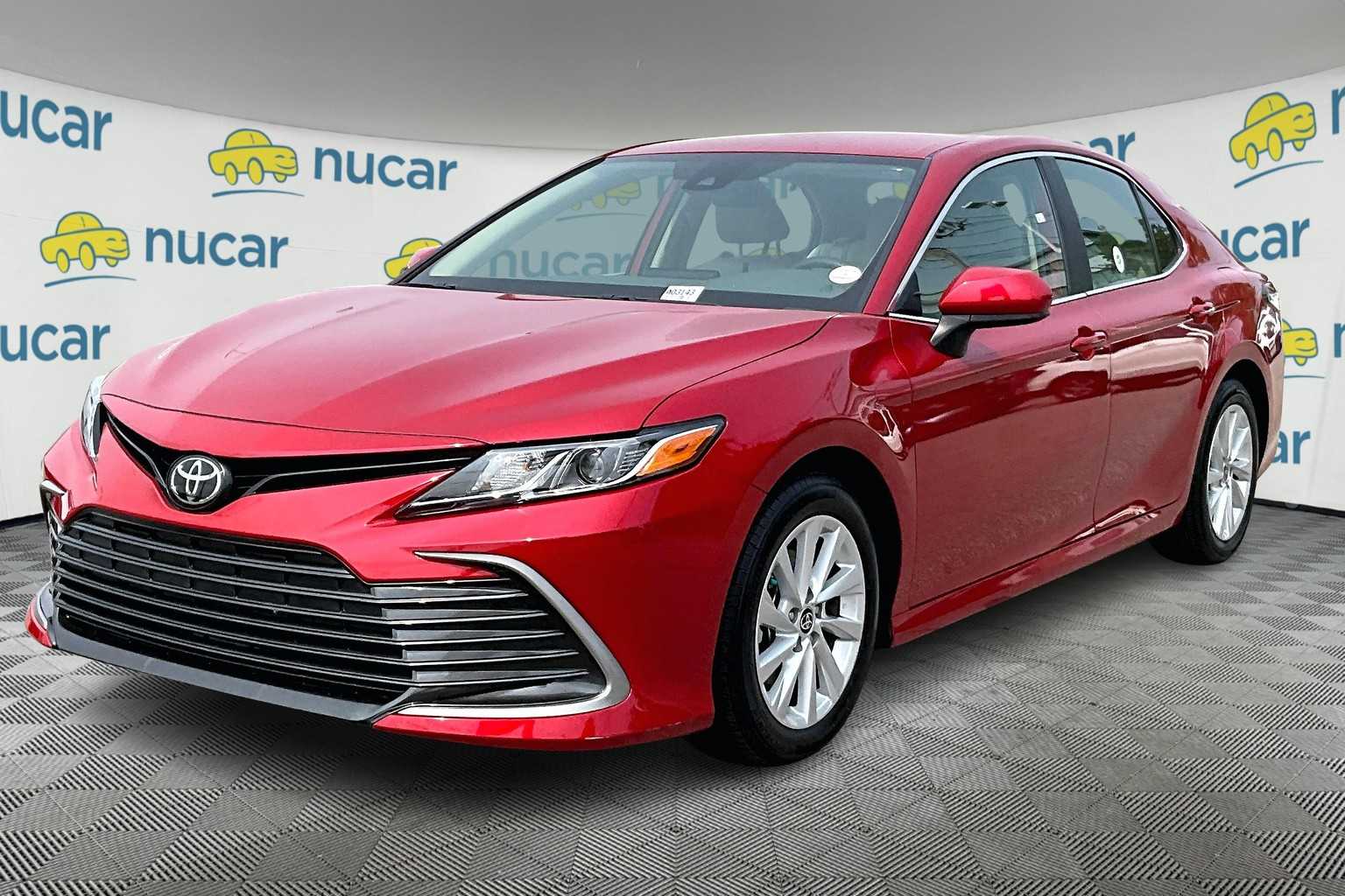 2024 Toyota Camry LE - Photo 3
