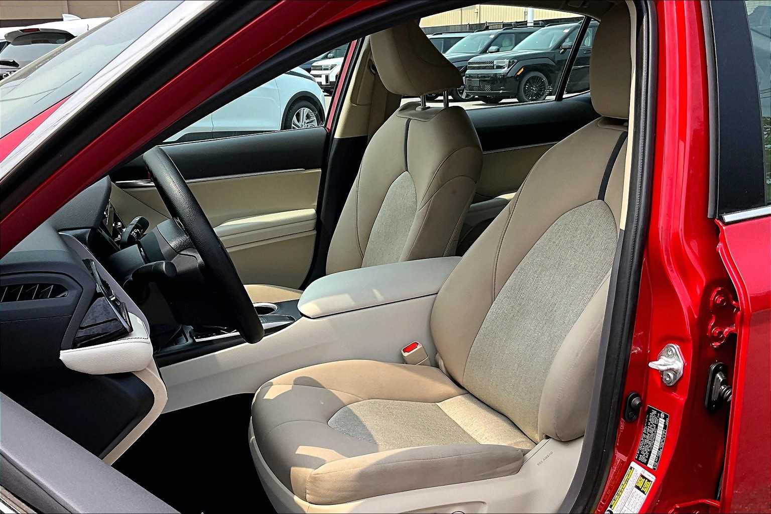 2024 Toyota Camry LE - Photo 9