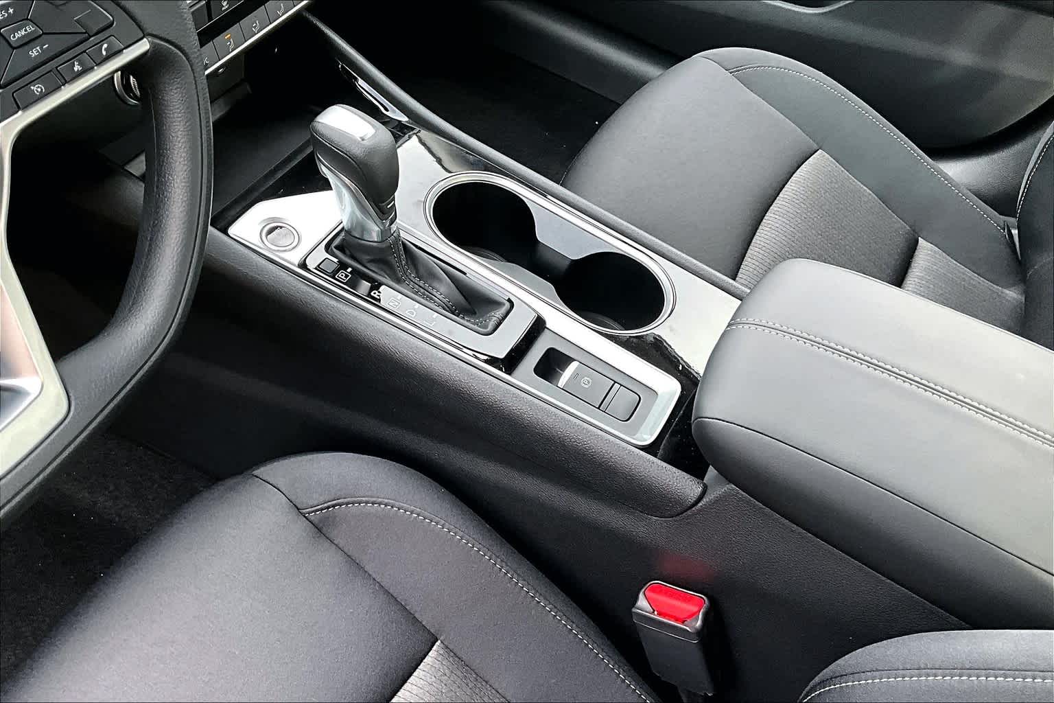 2024 Nissan Altima 2.5 SV - Photo 13