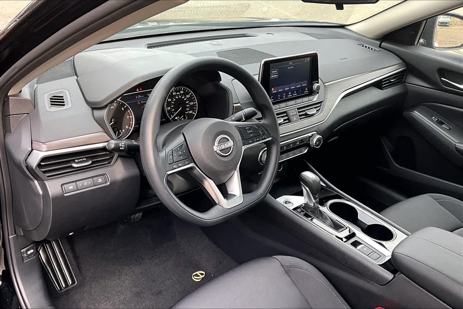 2024 Nissan Altima 2.5 SV - Photo 8