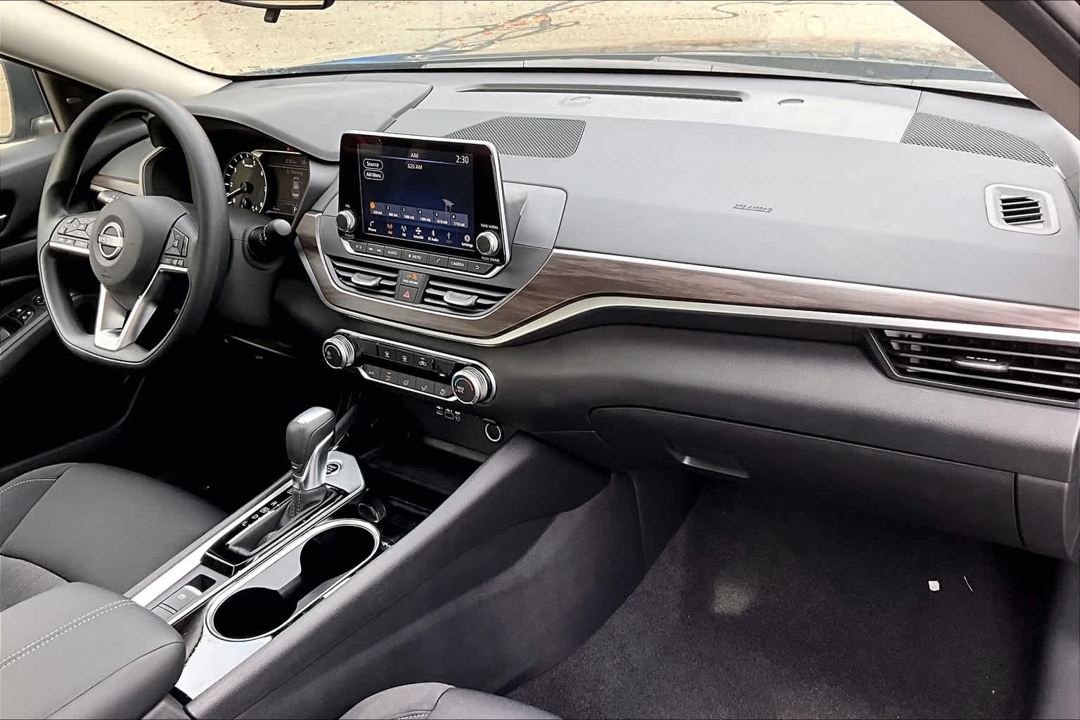 2024 Nissan Altima 2.5 SV - Photo 9