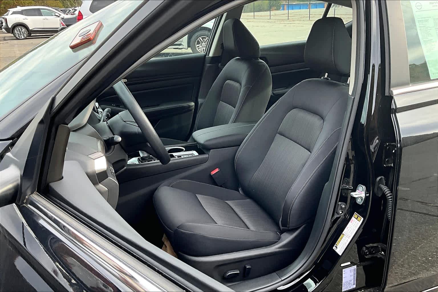 2024 Nissan Altima 2.5 SV - Photo 10