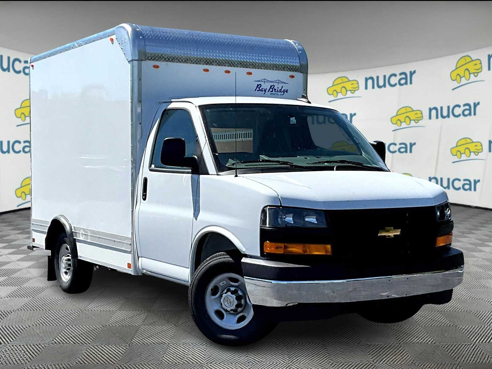 2025 Chevrolet Express 3500 Cutaway photo 3