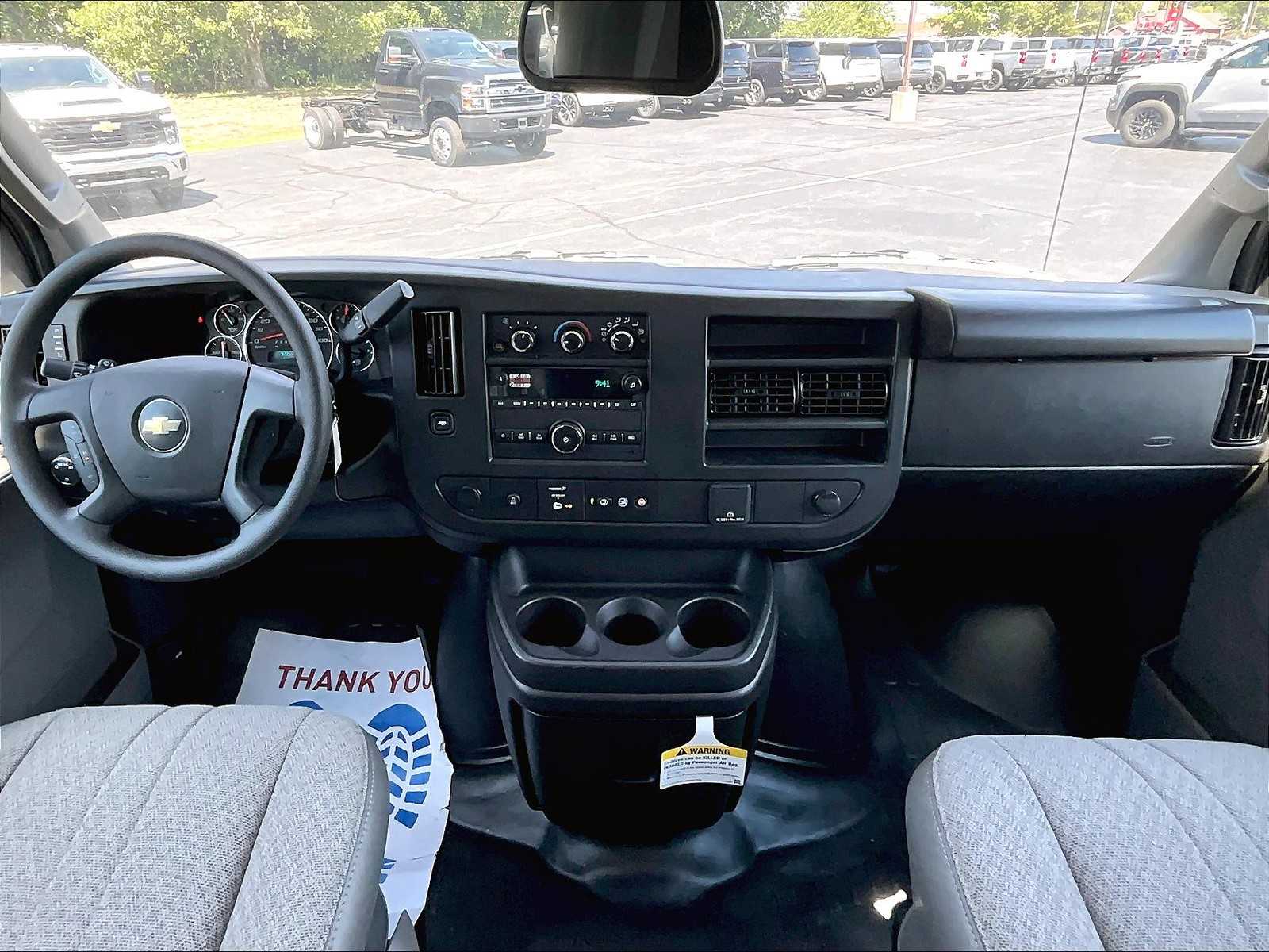 2025 Chevrolet Express 3500 Cutaway photo 13