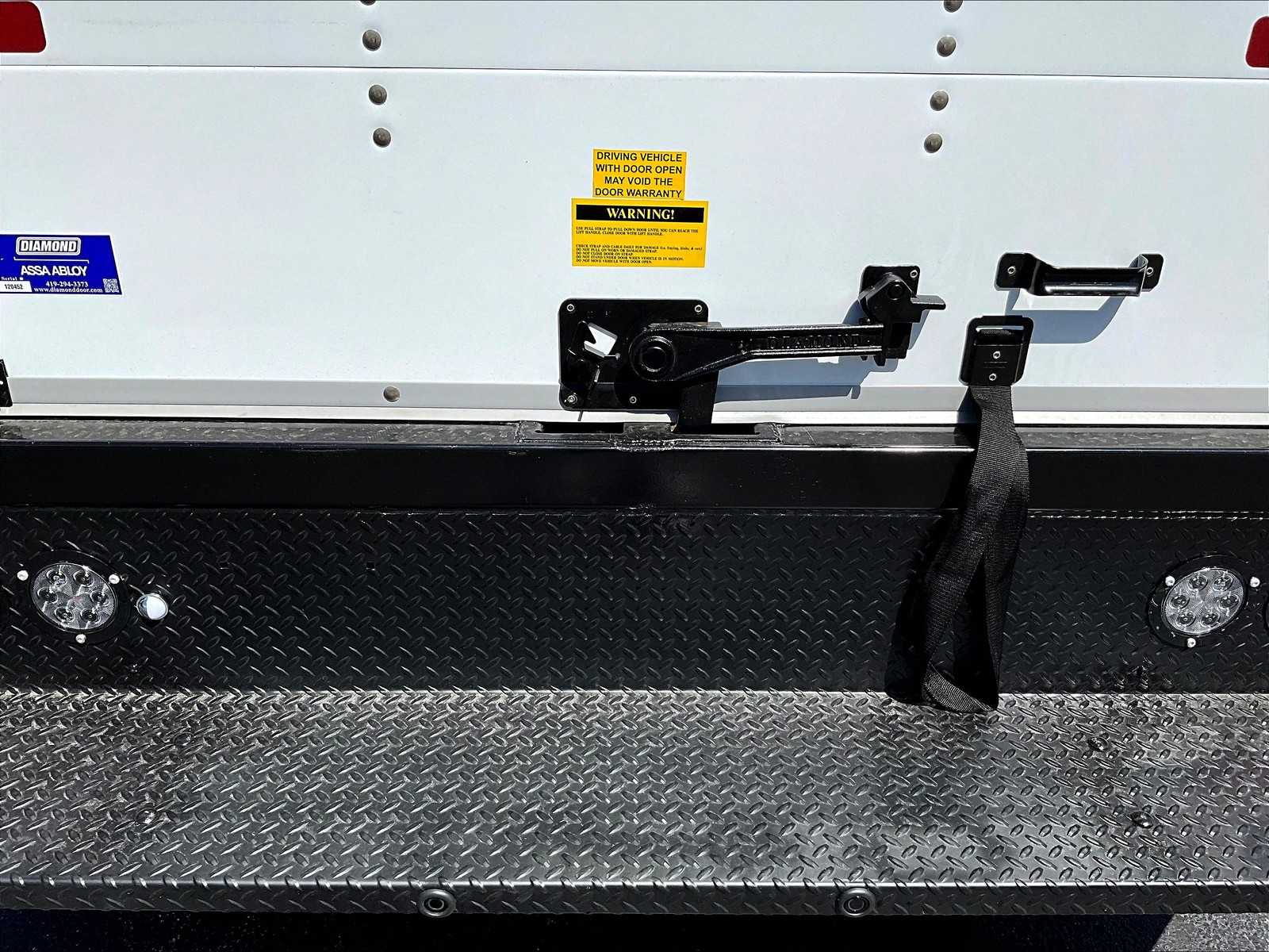 2025 Chevrolet Express 3500 Cutaway photo 17