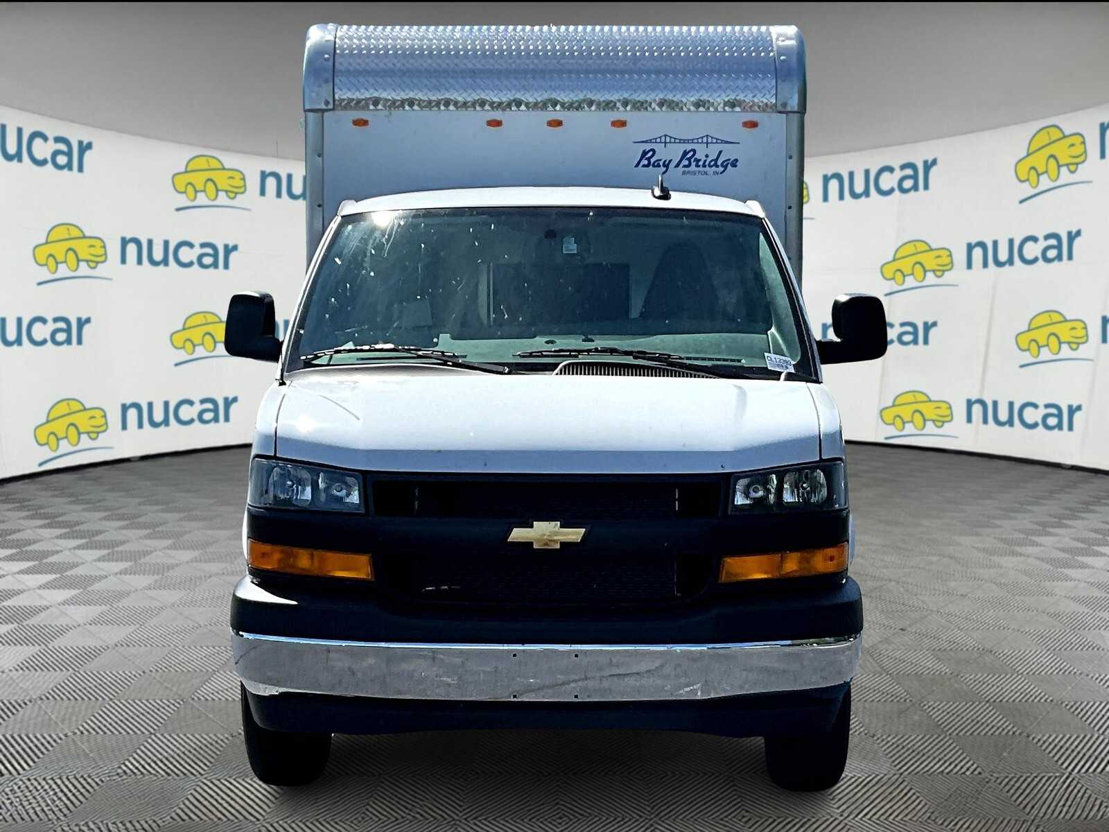 2025 Chevrolet Express 3500 Cutaway photo 4