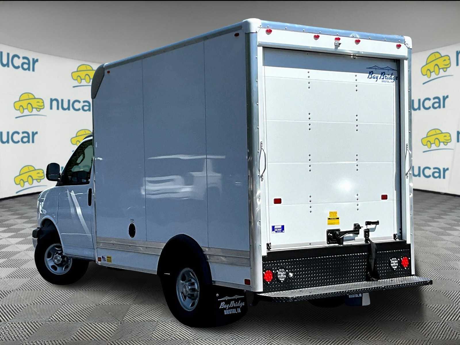 2025 Chevrolet Express 3500 Cutaway photo 6
