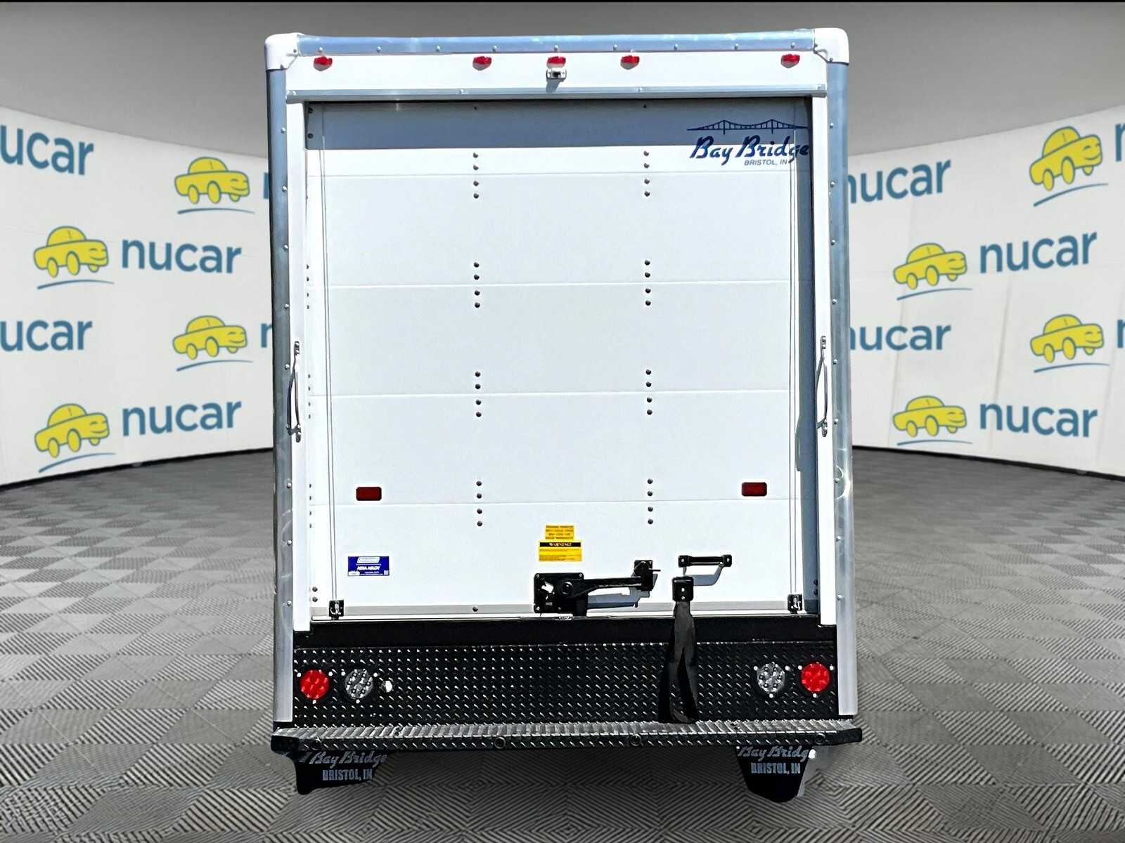 2025 Chevrolet Express 3500 Cutaway photo 7