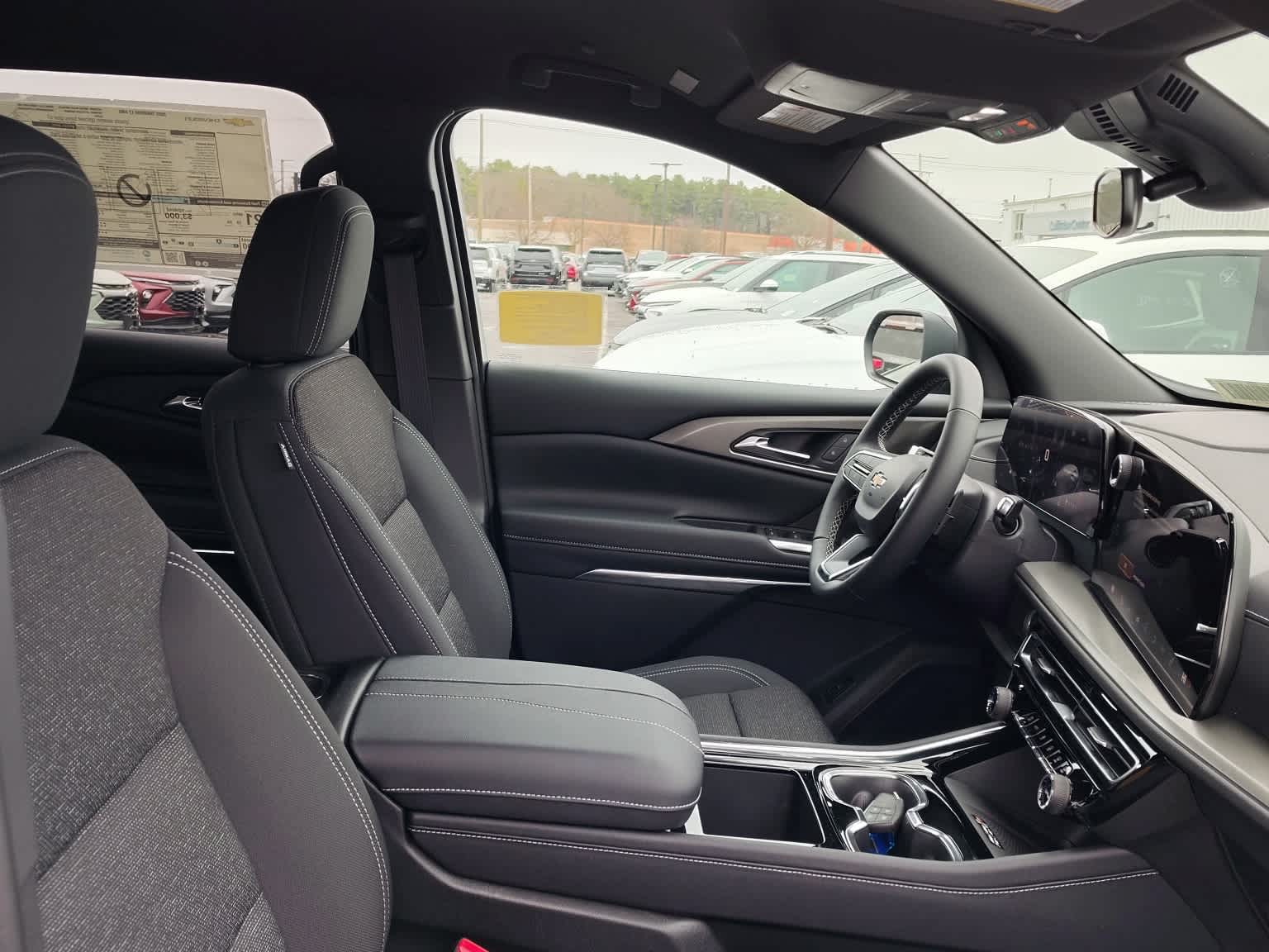 2025 Chevrolet Traverse AWD LT - Photo 9