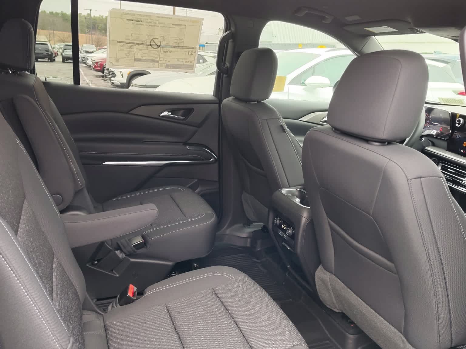 2025 Chevrolet Traverse AWD LT - Photo 10