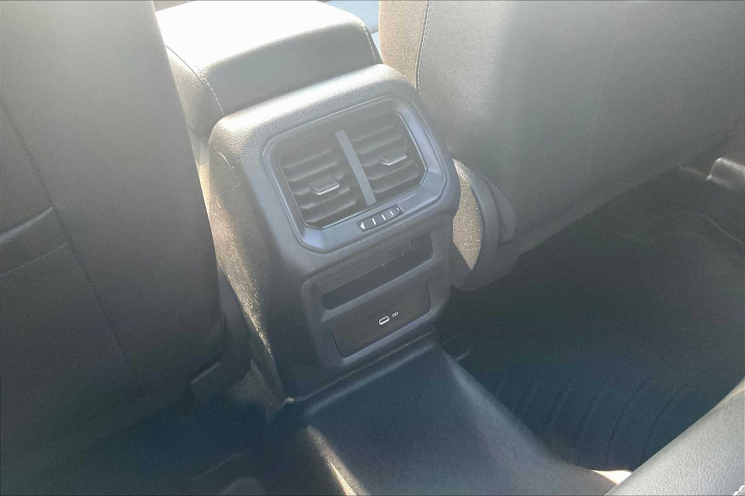 2023 Volkswagen Taos SEL - Photo 27