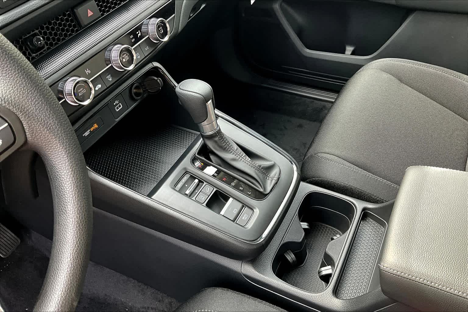 2025 Honda CR-V LX - Photo 14