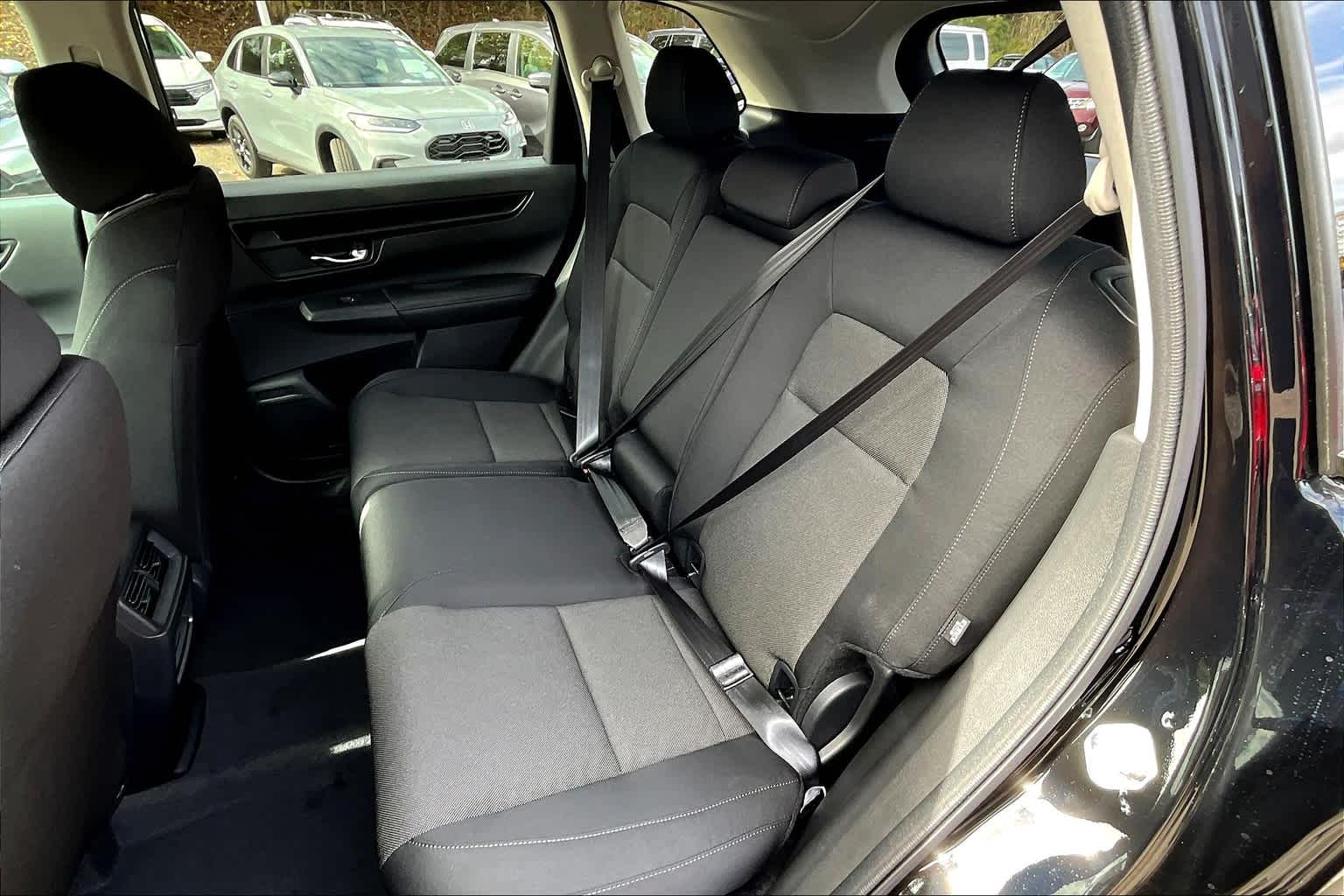 2025 Honda CR-V LX - Photo 15