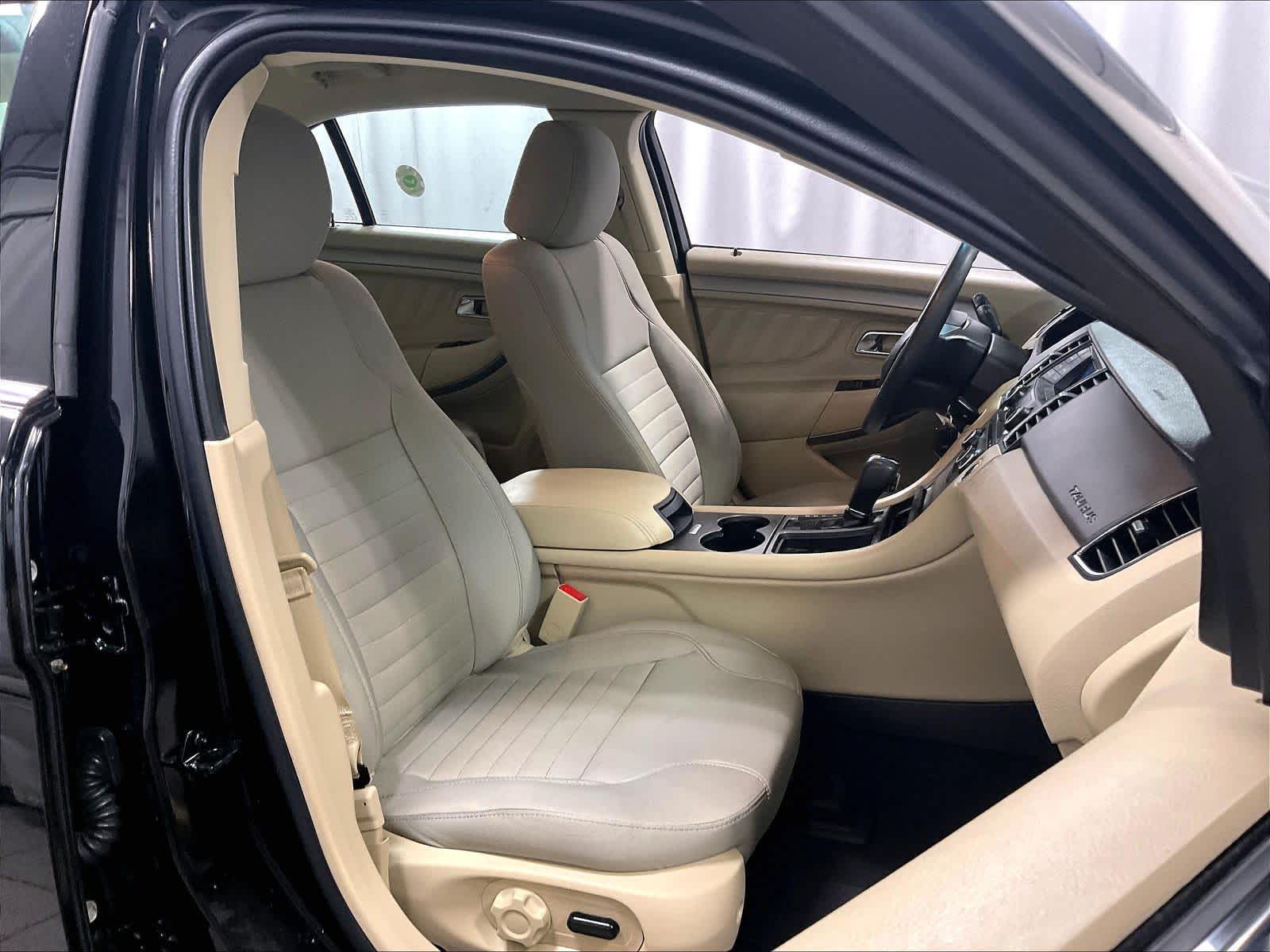 2019 Ford Taurus SE - Photo 11