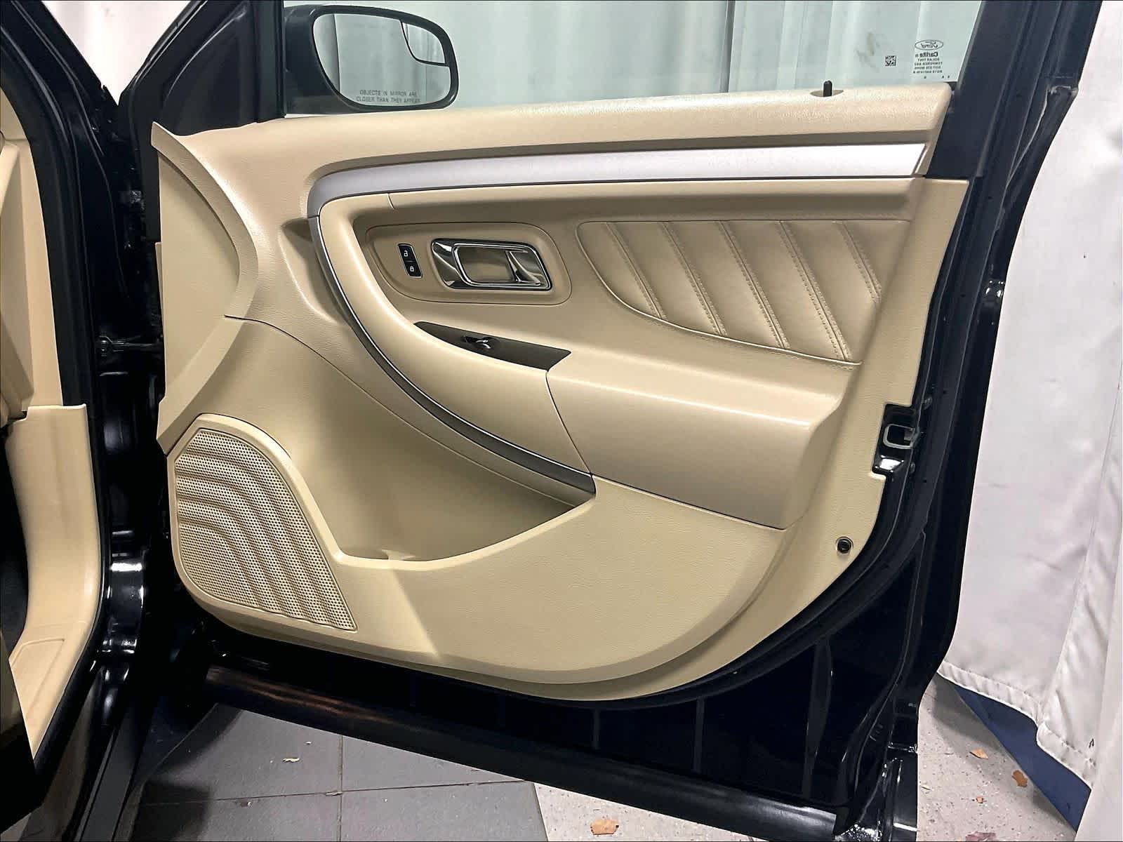 2019 Ford Taurus SE - Photo 12