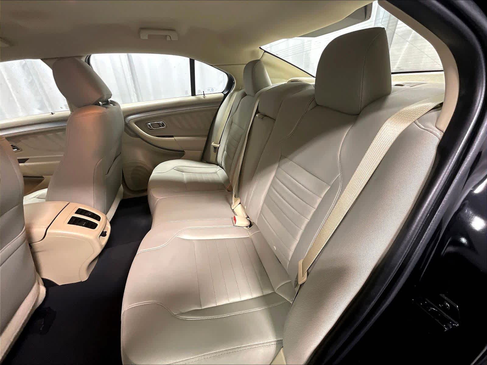 2019 Ford Taurus SE - Photo 15