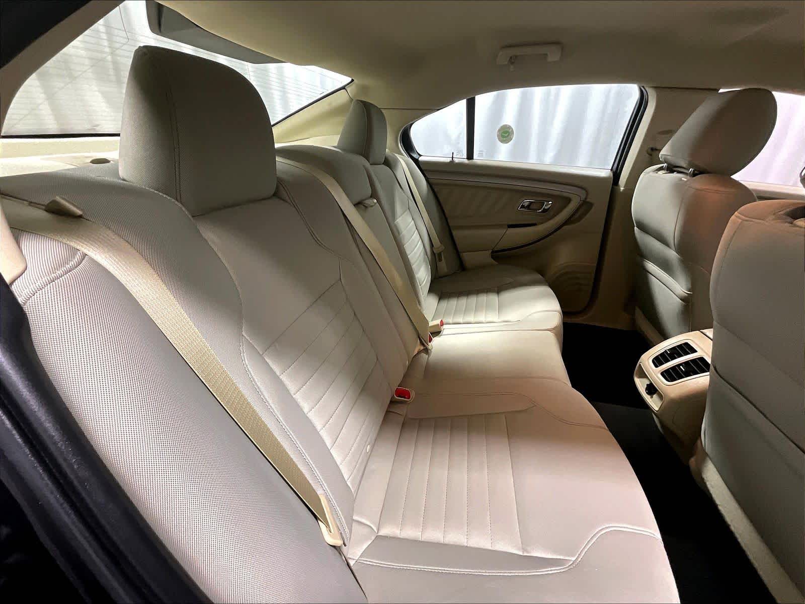 2019 Ford Taurus SE - Photo 16