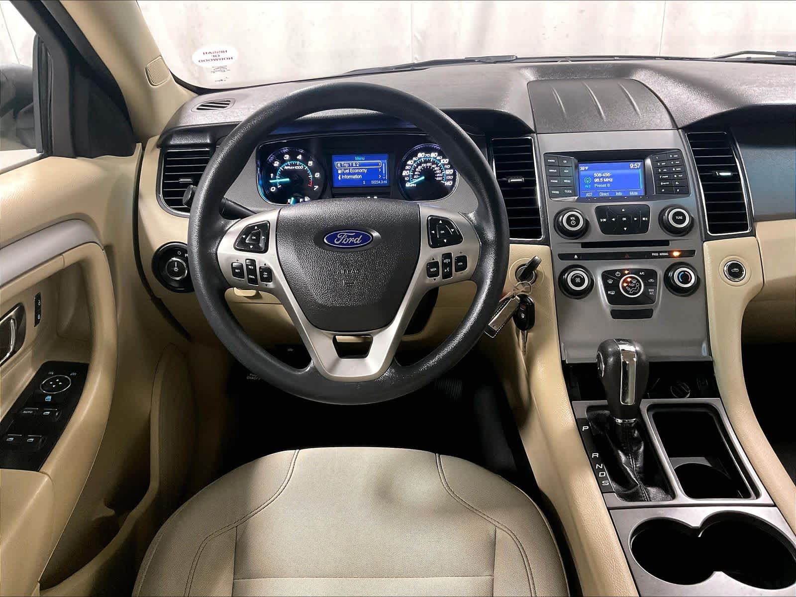 2019 Ford Taurus SE - Photo 17