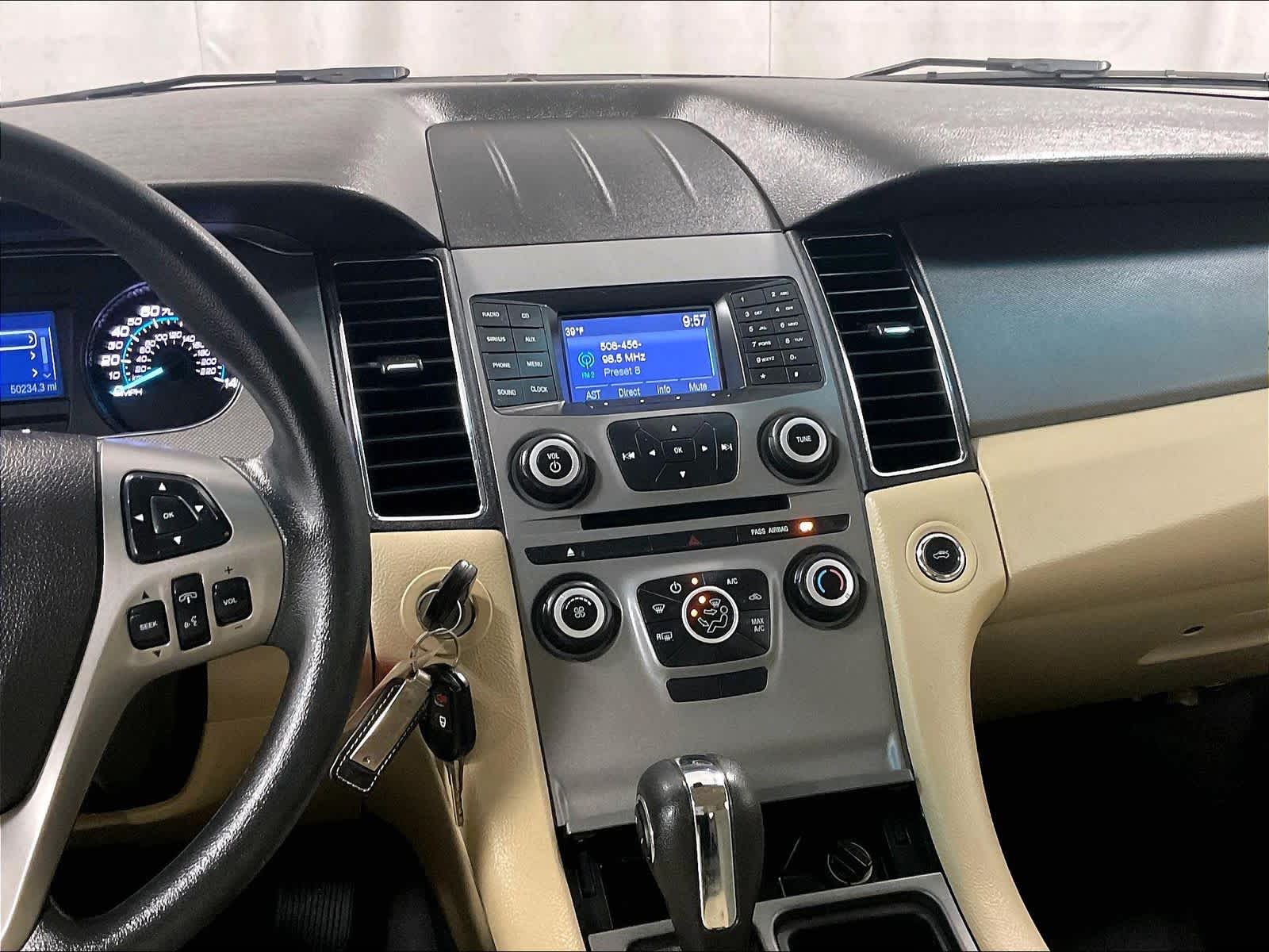 2019 Ford Taurus SE - Photo 18