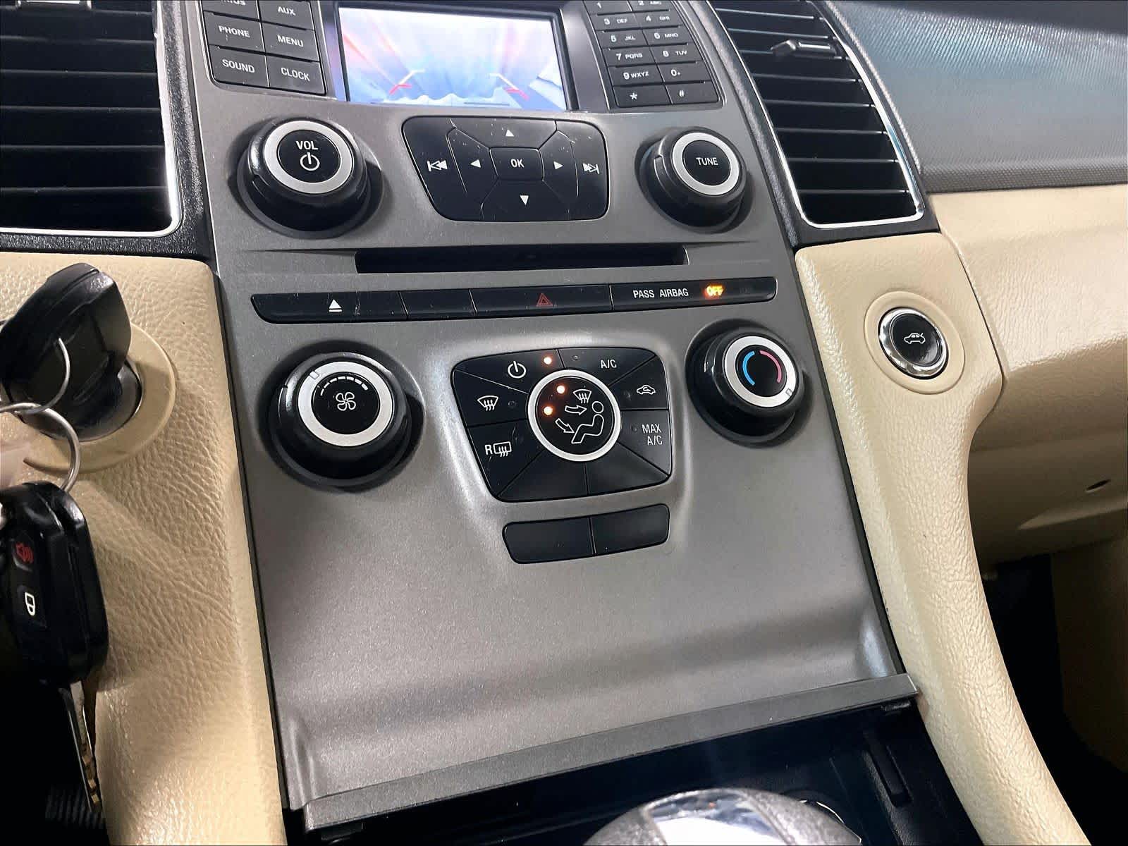 2019 Ford Taurus SE - Photo 25