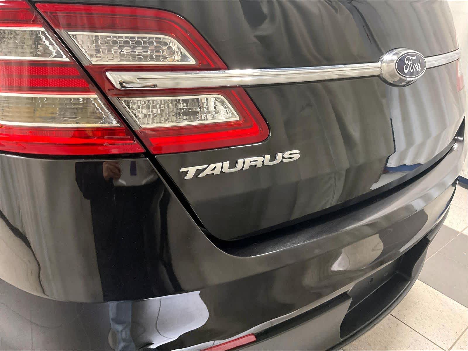 2019 Ford Taurus SE - Photo 28