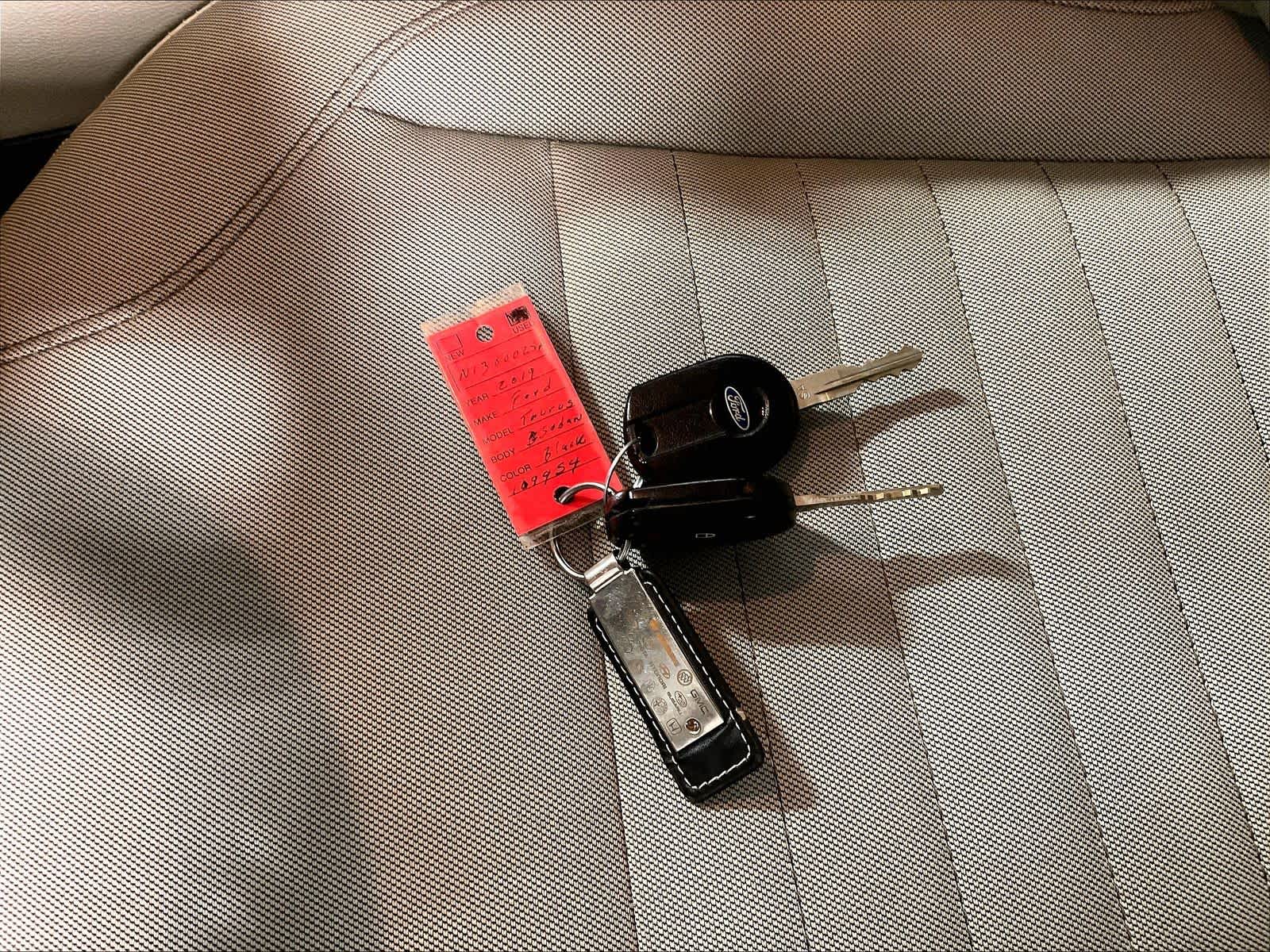 2019 Ford Taurus SE - Photo 30