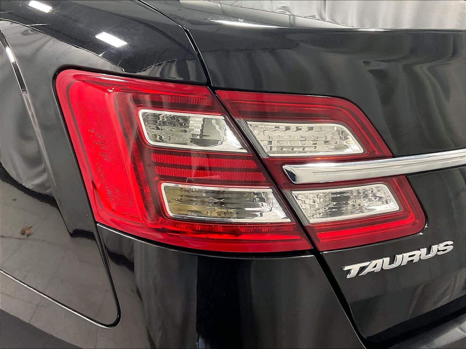 2019 Ford Taurus SE - Photo 33