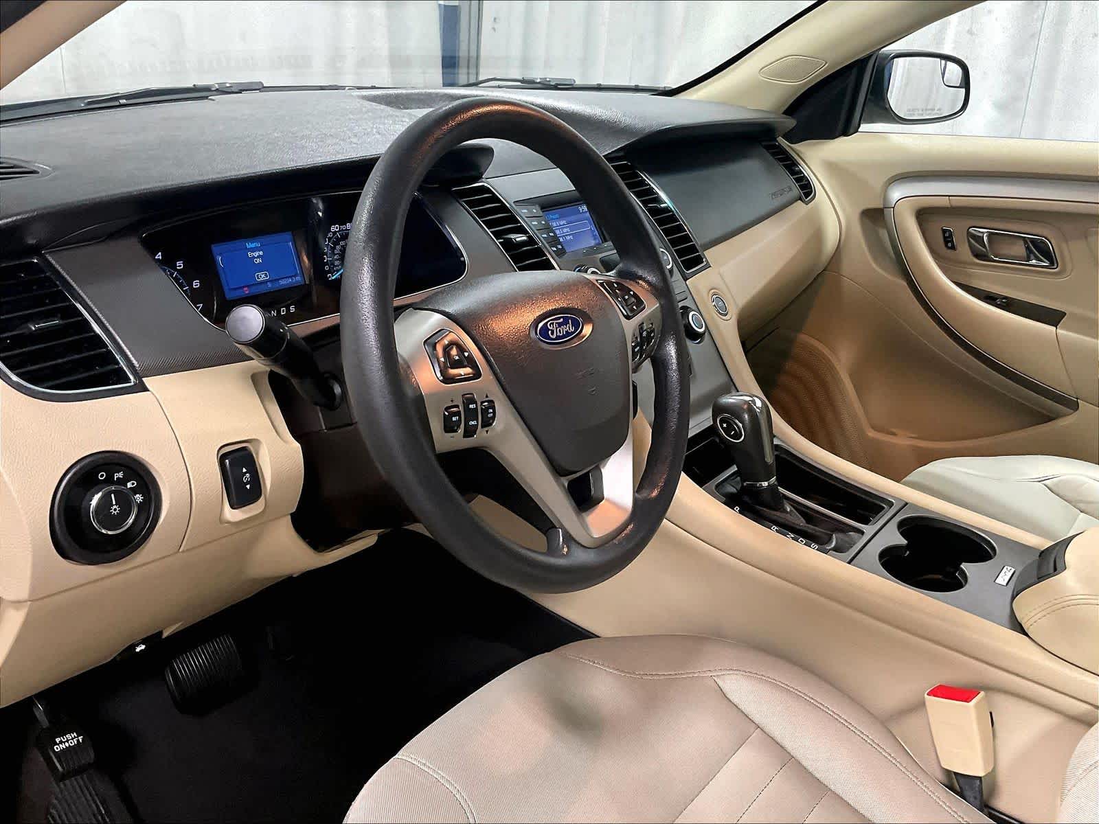 2019 Ford Taurus SE - Photo 8