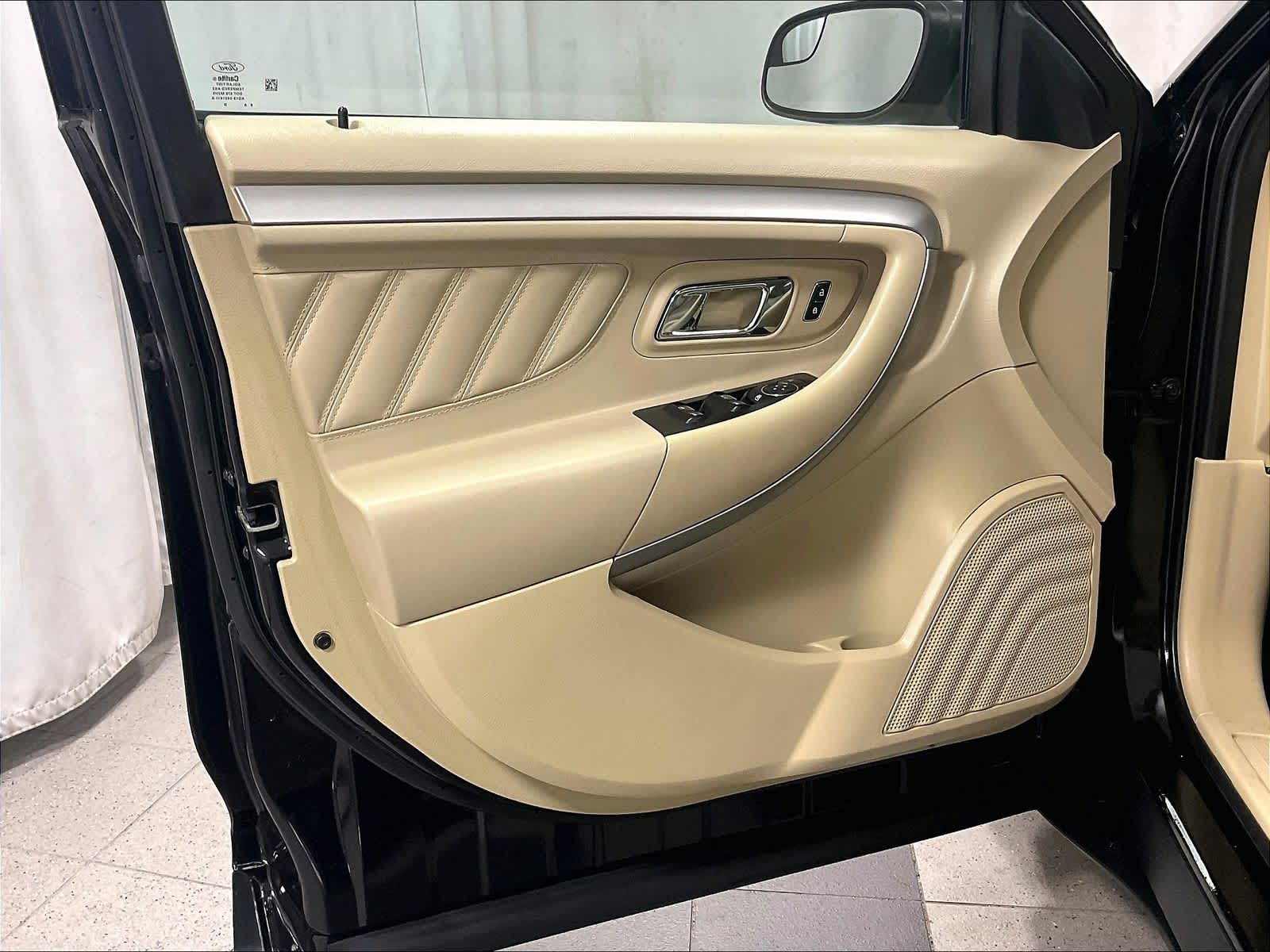 2019 Ford Taurus SE - Photo 9