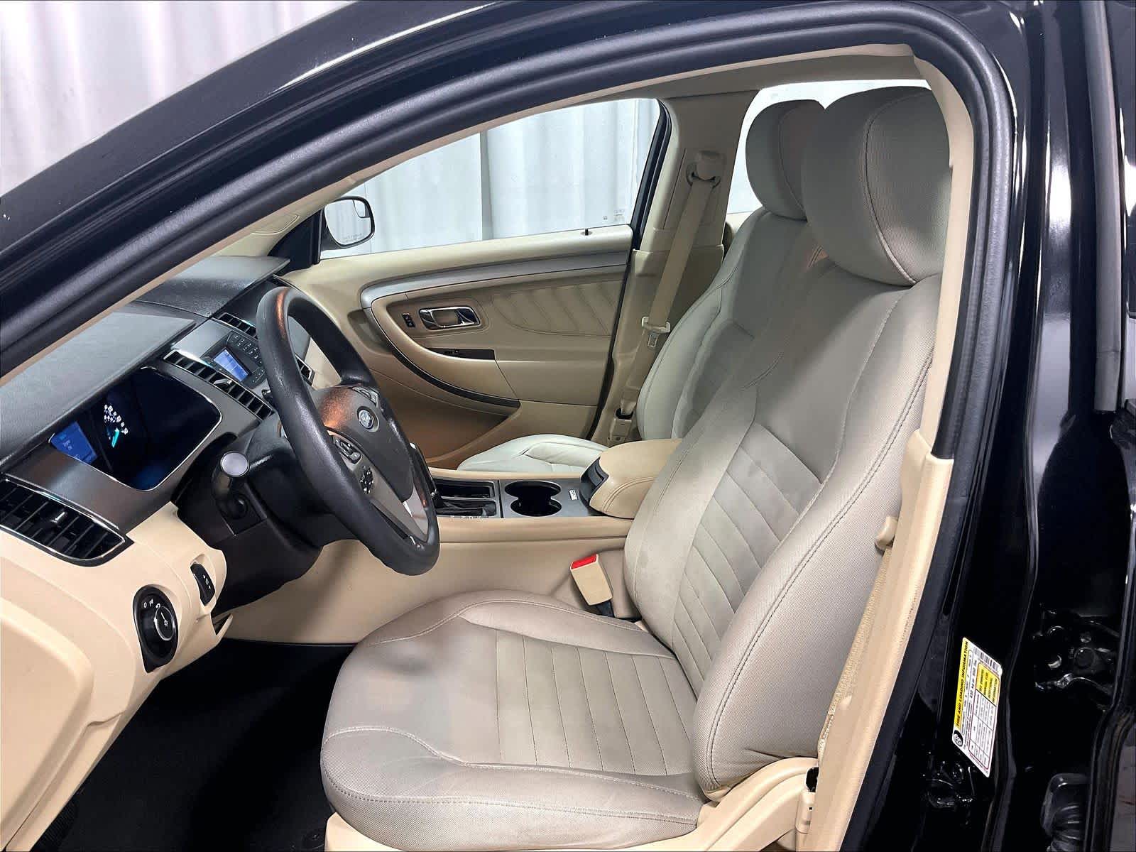 2019 Ford Taurus SE - Photo 10