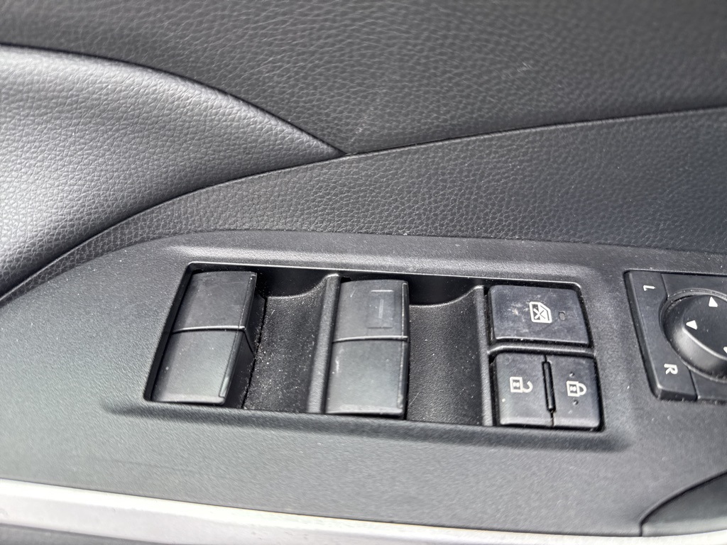 2021 Toyota RAV4 XLE - Photo 11
