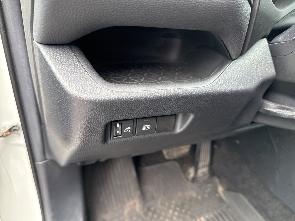 2021 Toyota RAV4 XLE - Photo 12
