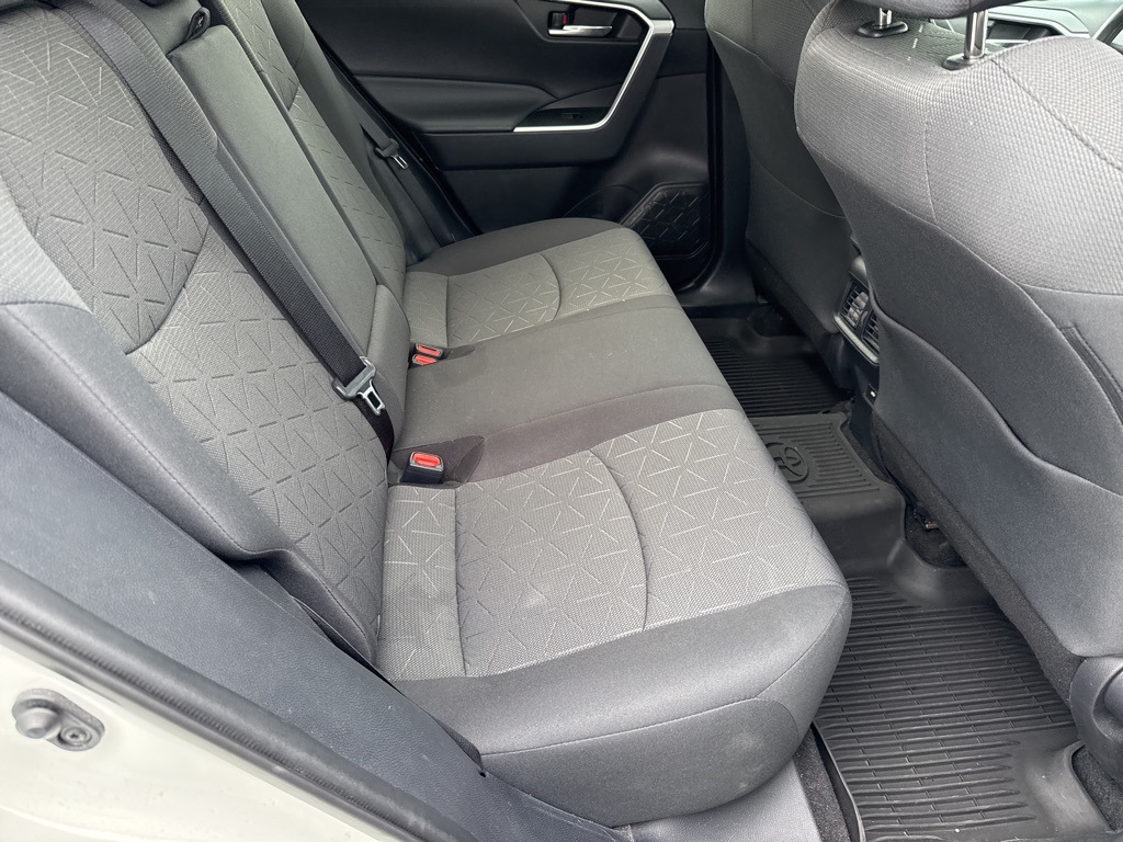 2021 Toyota RAV4 XLE - Photo 5